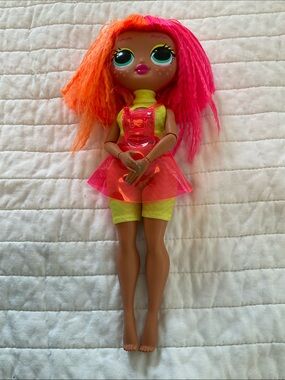 L.O.L. surprise! O.M.G. Neonlicious Fashion Doll